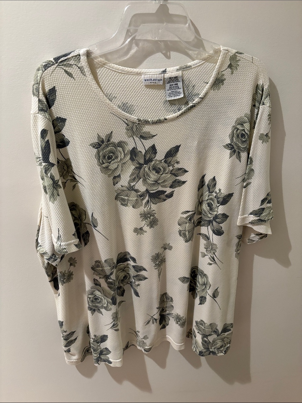 Willow & Clay Cream Floral Short-Sleeve Knit Tee with Gray Rose Print